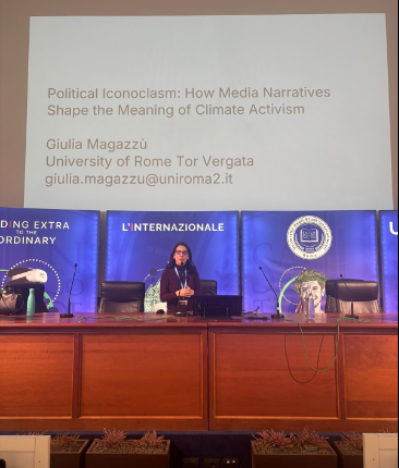 Giulia Magazzù presenting her paper on climate activism at DiscourseNet Conference 33 in Rome.