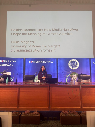 Giulia Magazzù presenting her paper on climate activism at DiscourseNet Conference 33 in Rome.