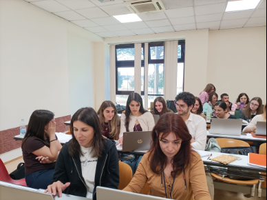Teacher candidates working together during the EcoLingua seminar at the University of Rome Tor Vergata.